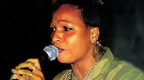 Bam Bam - một bản nhạc Reggae lôi cuốn với giai điệu đầy nắng và nhịp điệu mê hoặc